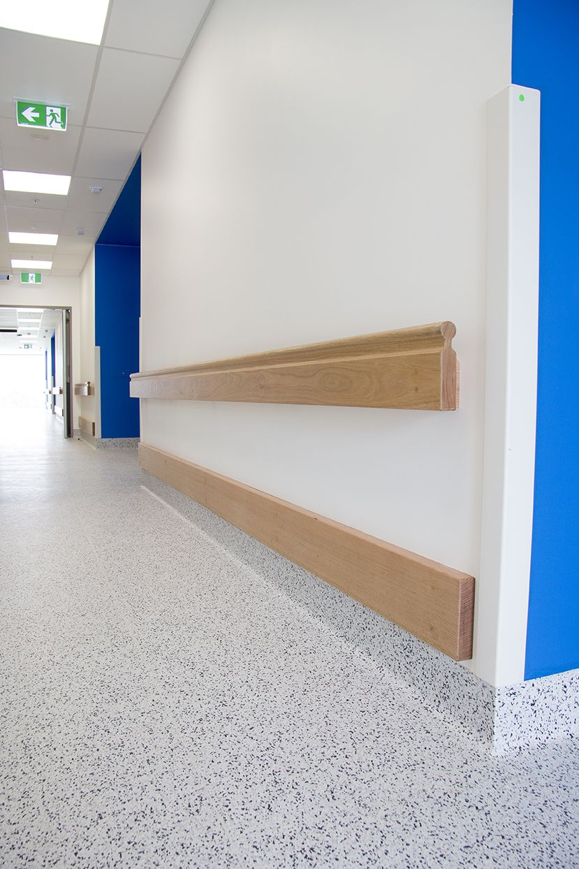 Эпоксидный наливной пол в офисах, торговых центрах и медицинских учреждениях — бесшовное покрытие и лёгкий уход